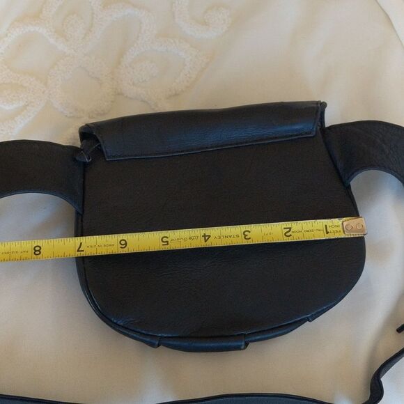 Simon Cross Shoulder/ Belt Bag - Picture 6 of 14